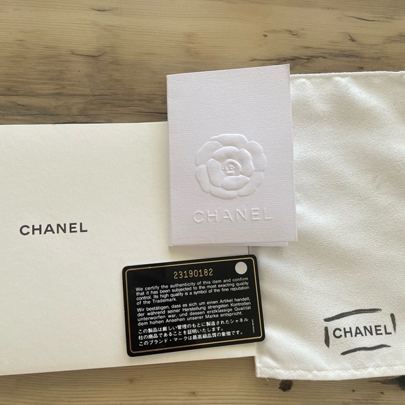 Chanel Large Caviar Flap Bag with Antique Gold Hardware - Picture 14 of 16